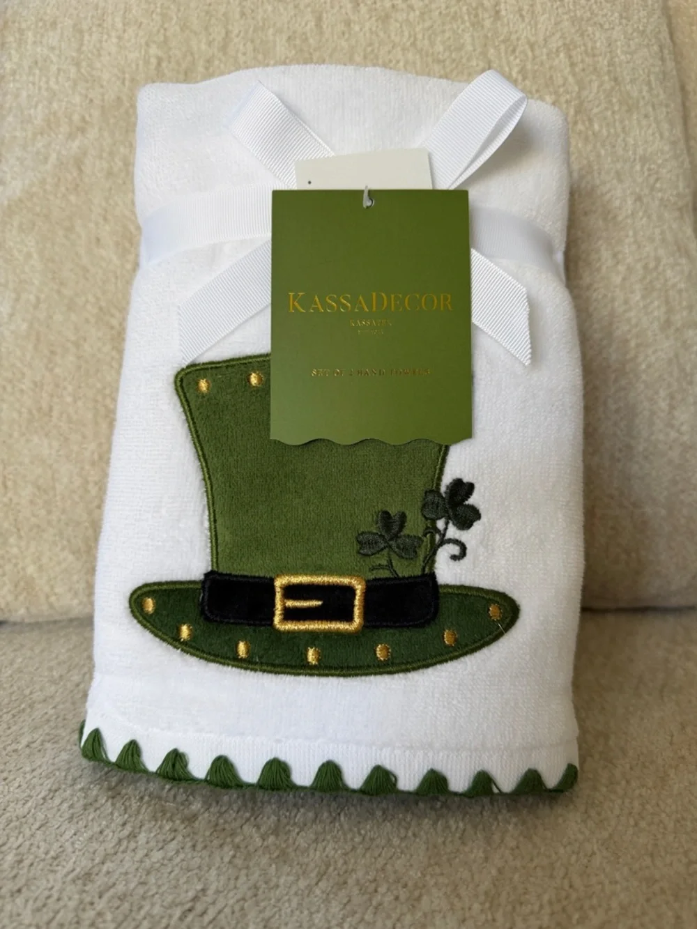 KassaDecor White Hand Towel with Green Embroidered Leprechaun Hat, Set of 2